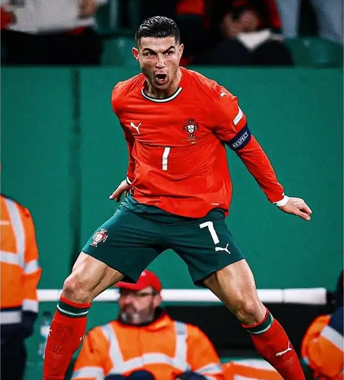 巴萨轻取曼联,C罗扑点救主亚洲杯 巴萨轻取曼联,C罗扑点救主亚洲杯