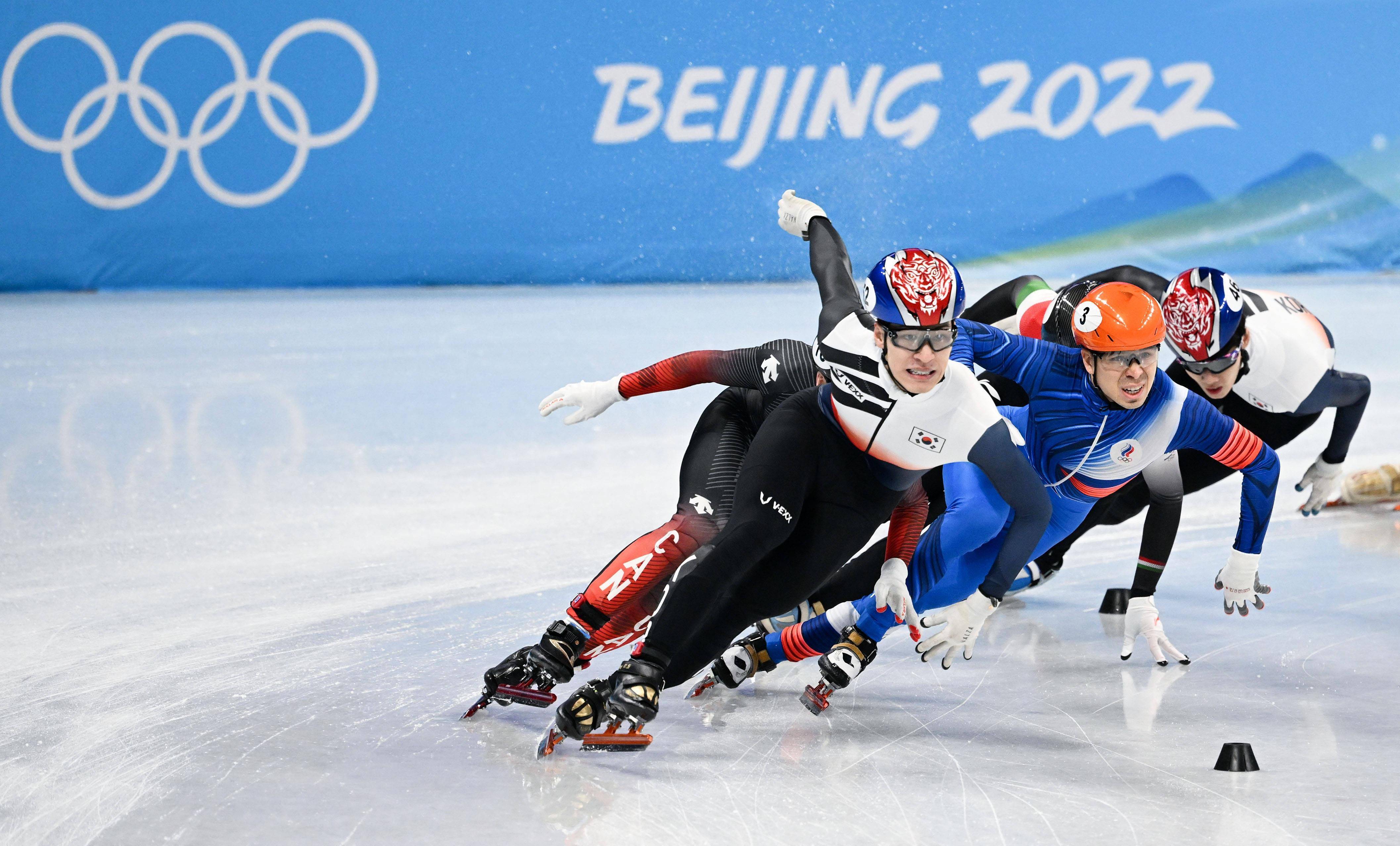 法国选手在短道速滑比赛中惊艳出场 法国选手在短道速滑比赛中惊艳出场