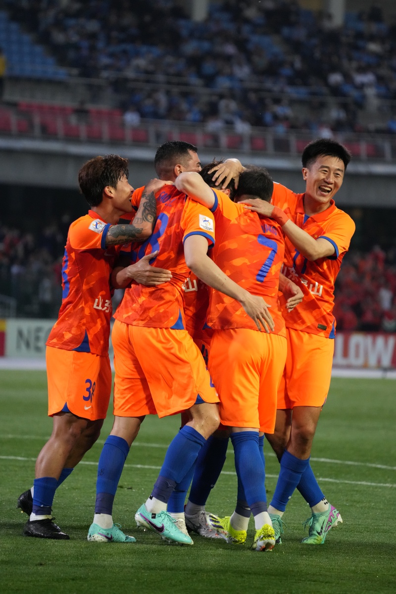 顶级球队称霸赛场，实力碾压对手